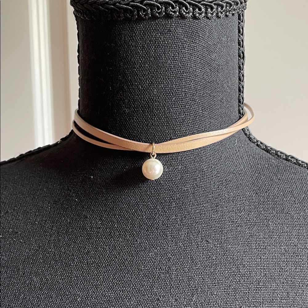 Chic Tan Choker Necklace with Pearl Charm